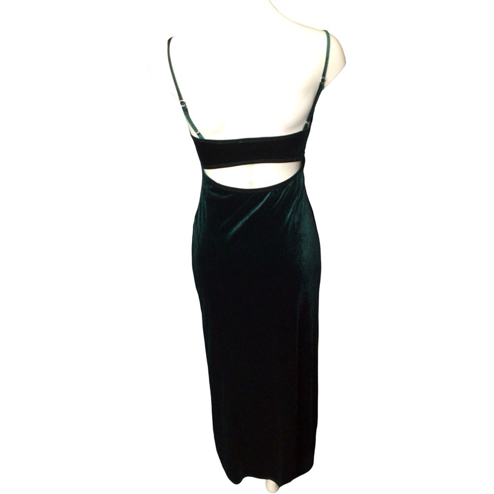 Sophisticated Velvet Maxi Dress in Deep Green - Picture 3 of 8